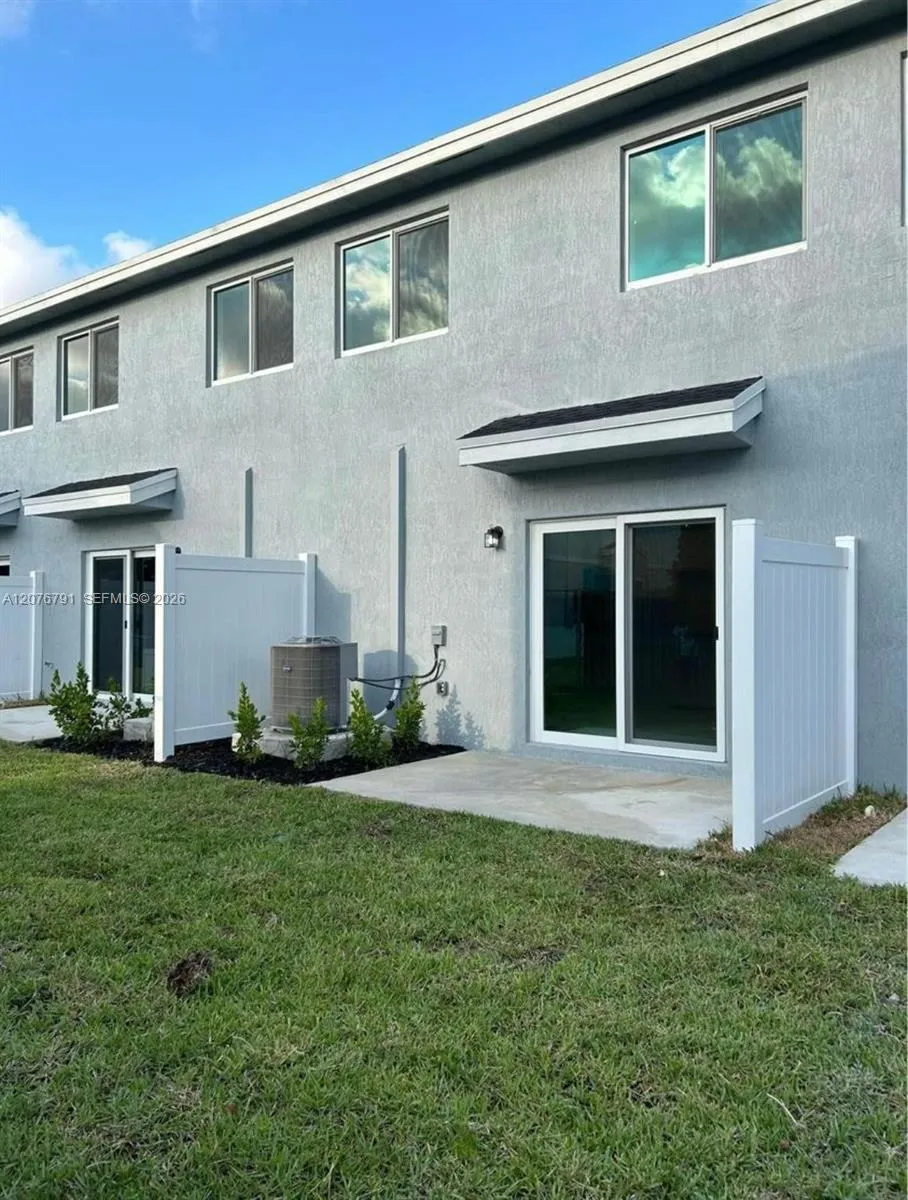 446 NW 11th Ave #446 Florida City, FL 33034