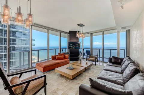 17001 Collins Ave #2508