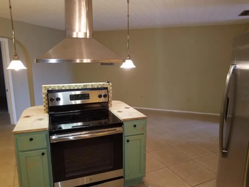 5725 FERNLEY DRIVE E #7 West Palm Beach, FL 33415