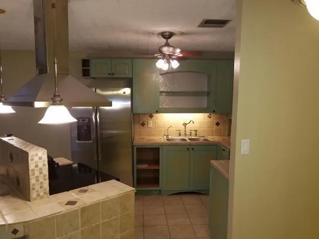 5725 FERNLEY DRIVE E #7 West Palm Beach, FL 33415