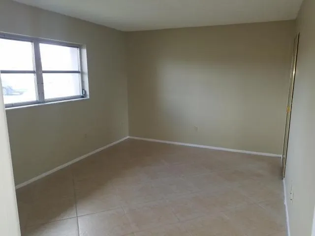 5725 FERNLEY DRIVE E #7 West Palm Beach, FL 33415