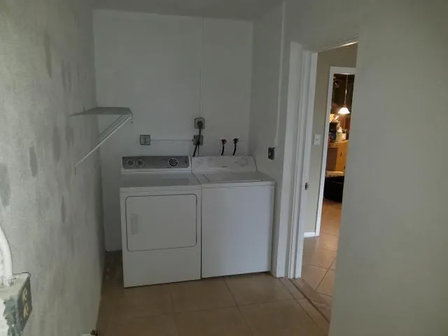 5725 FERNLEY DRIVE E #7 West Palm Beach, FL 33415
