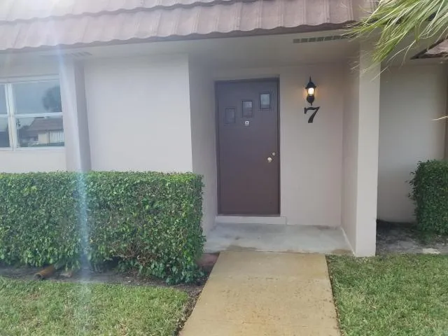 5725 FERNLEY DRIVE E #7 West Palm Beach, FL 33415