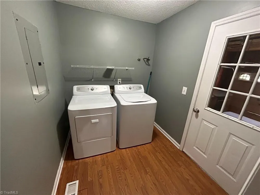 1108 Raleigh Court High Point, NC 27262