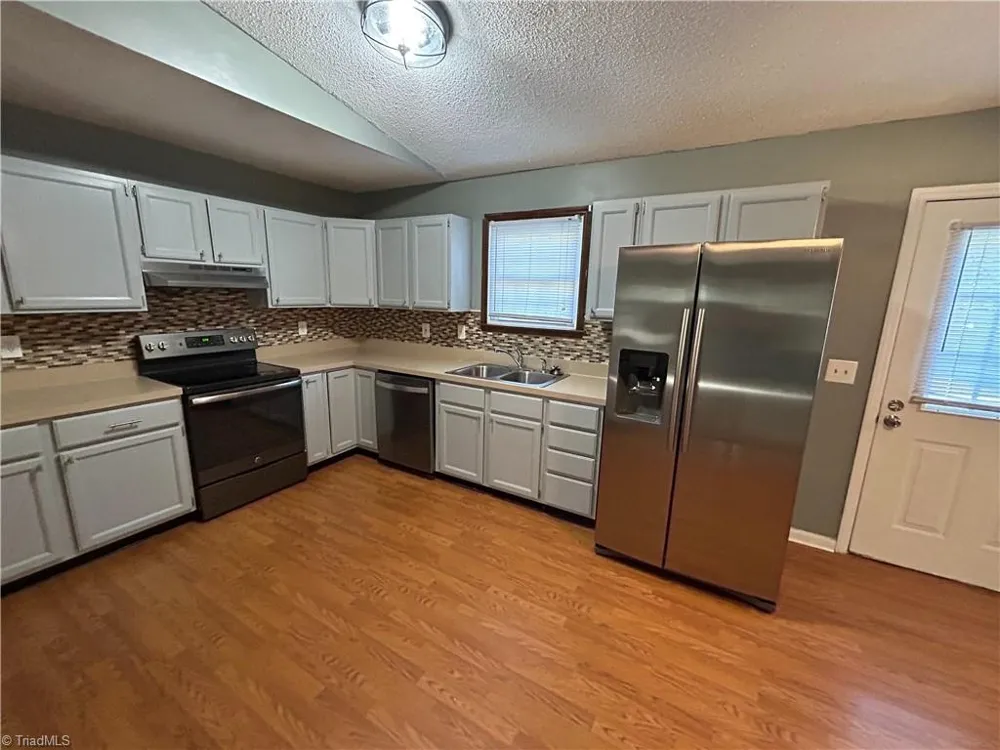 1108 Raleigh Court High Point, NC 27262
