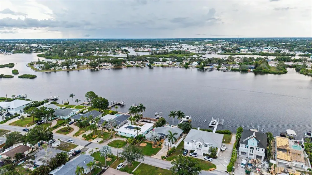 704 BAYSHORE DRIVE Tarpon Springs, FL 34689