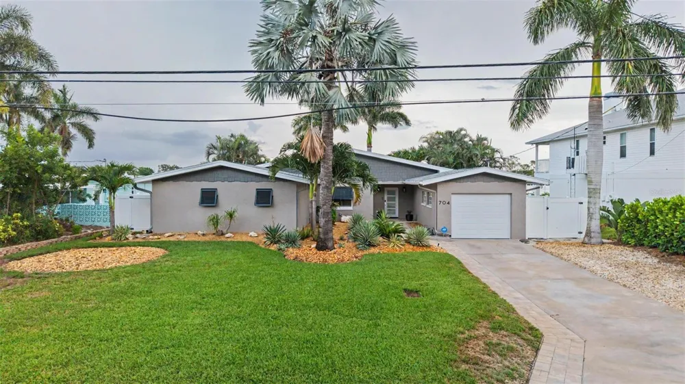 704 BAYSHORE DRIVE Tarpon Springs, FL 34689