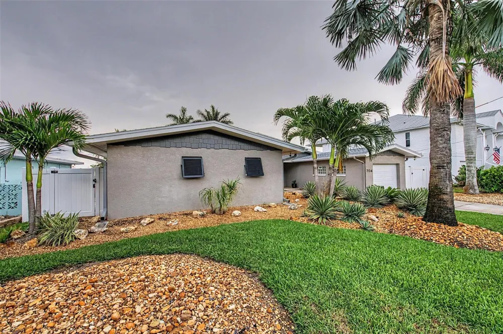704 BAYSHORE DRIVE Tarpon Springs, FL 34689