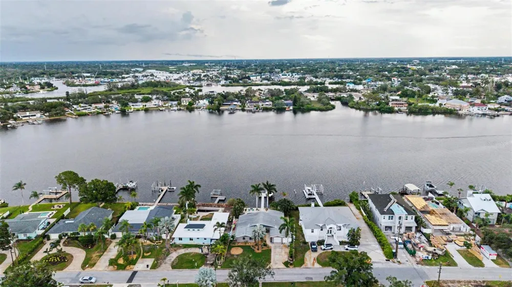 704 BAYSHORE DRIVE Tarpon Springs, FL 34689