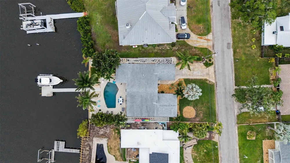 704 BAYSHORE DRIVE Tarpon Springs, FL 34689