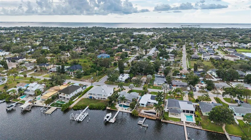 704 BAYSHORE DRIVE Tarpon Springs, FL 34689