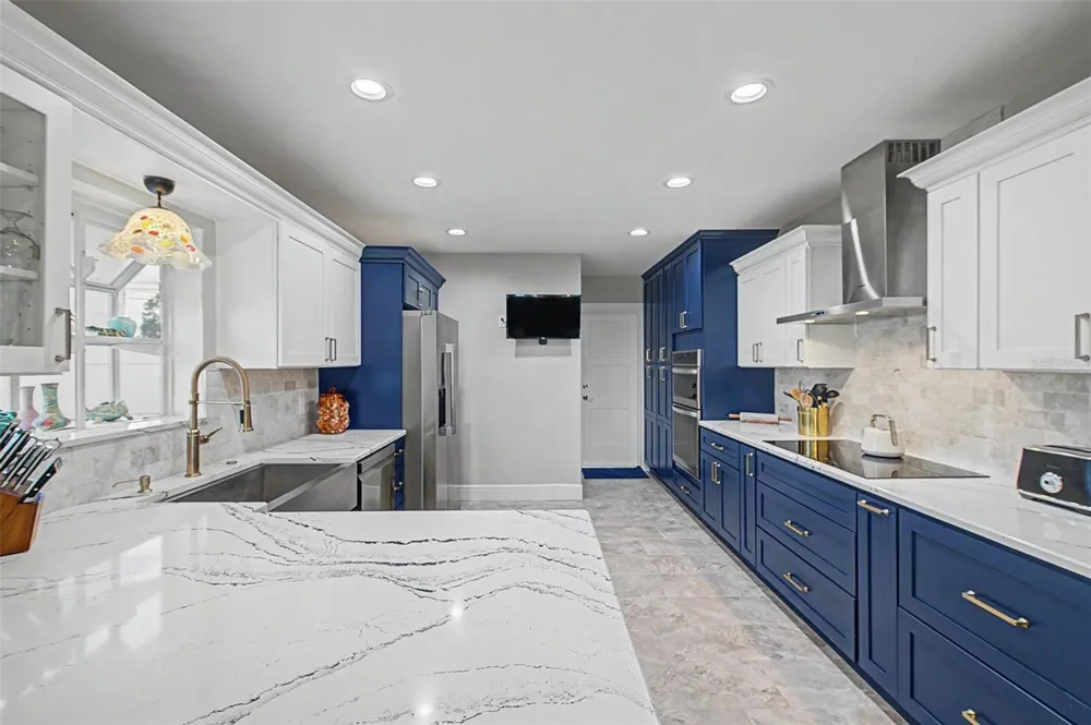 704 BAYSHORE DRIVE Tarpon Springs, FL 34689