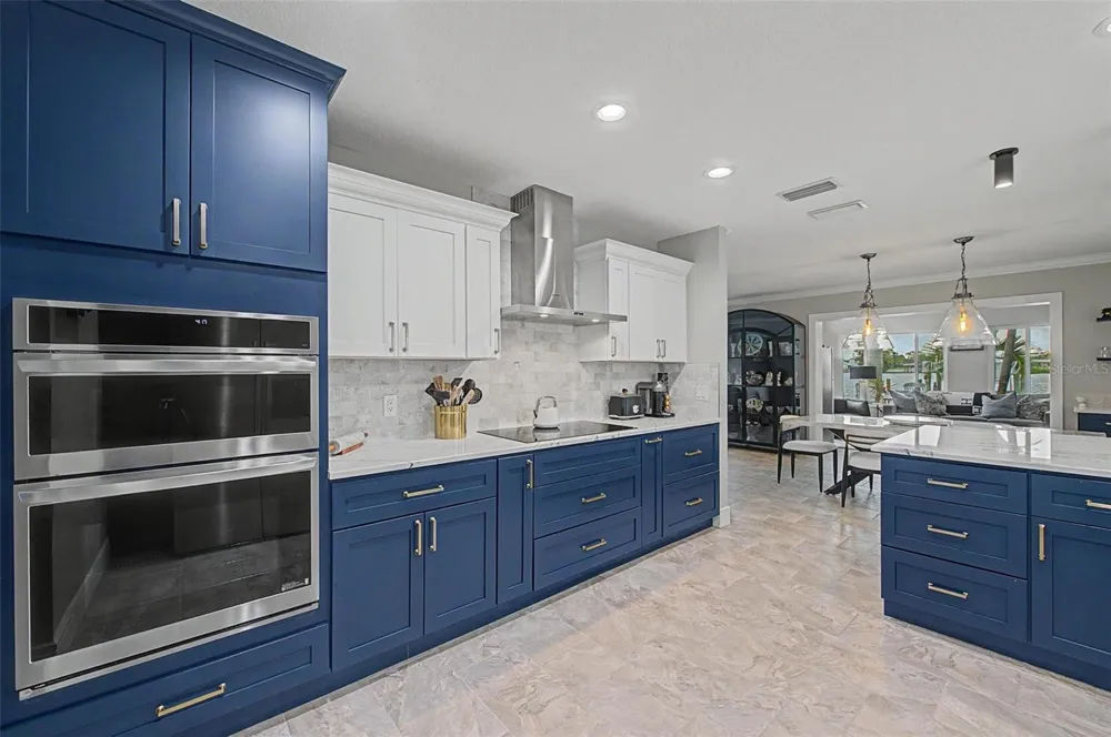704 BAYSHORE DRIVE Tarpon Springs, FL 34689