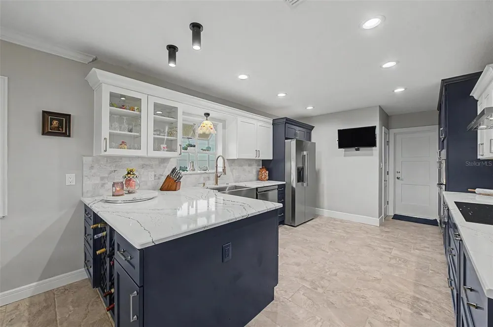 704 BAYSHORE DRIVE Tarpon Springs, FL 34689
