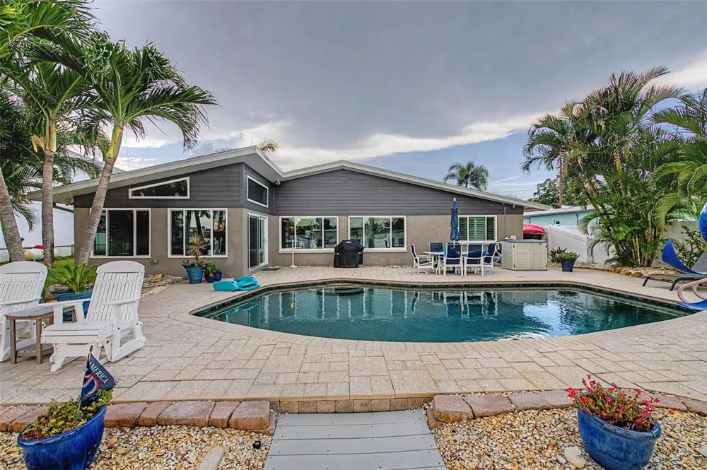704 BAYSHORE DRIVE Tarpon Springs, FL 34689