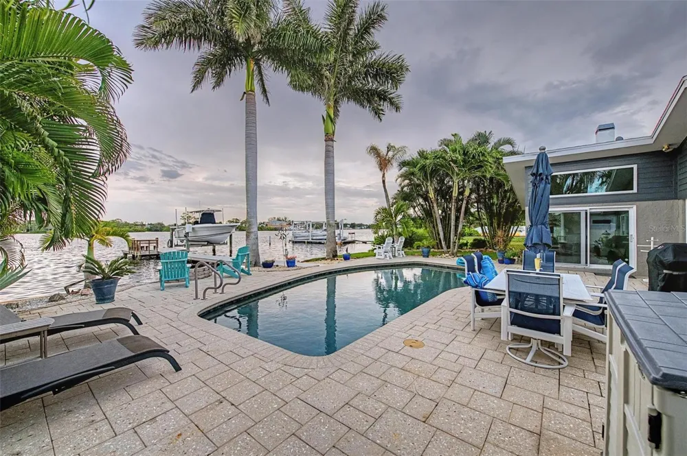 704 BAYSHORE DRIVE Tarpon Springs, FL 34689