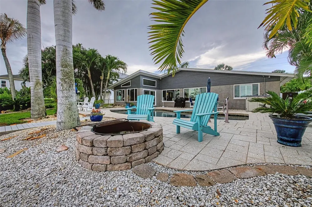 704 BAYSHORE DRIVE Tarpon Springs, FL 34689