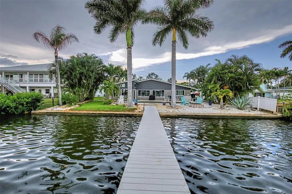 704 BAYSHORE DRIVE Tarpon Springs, FL 34689
