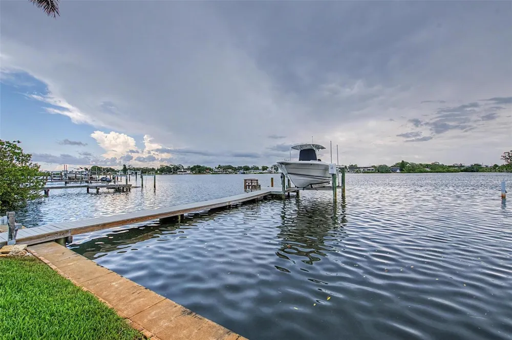 704 BAYSHORE DRIVE Tarpon Springs, FL 34689