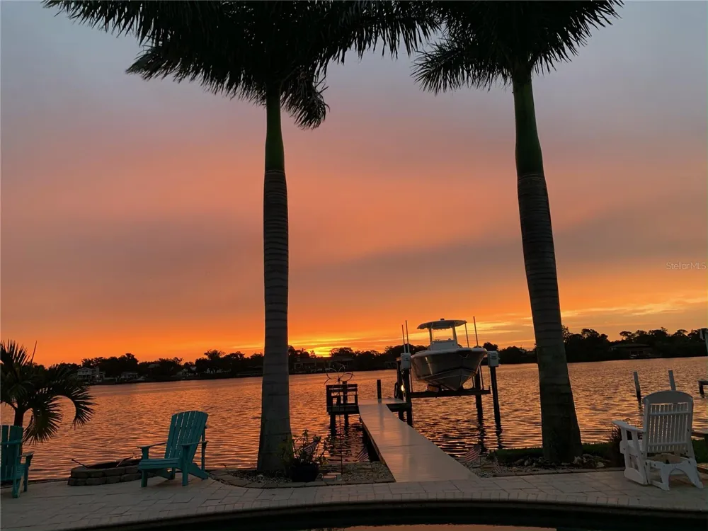 704 BAYSHORE DRIVE Tarpon Springs, FL 34689