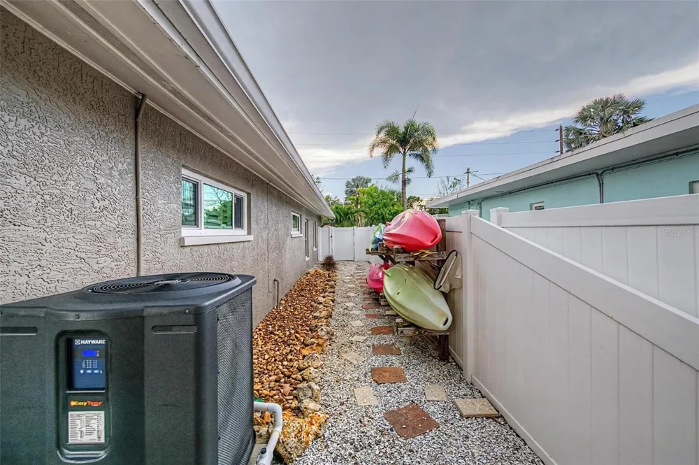 704 BAYSHORE DRIVE Tarpon Springs, FL 34689