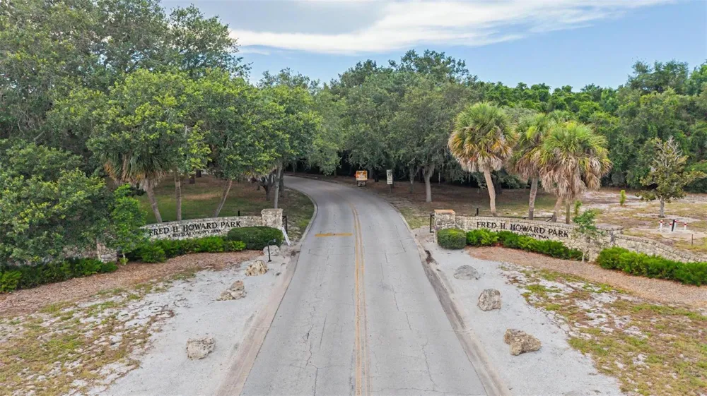 704 BAYSHORE DRIVE Tarpon Springs, FL 34689
