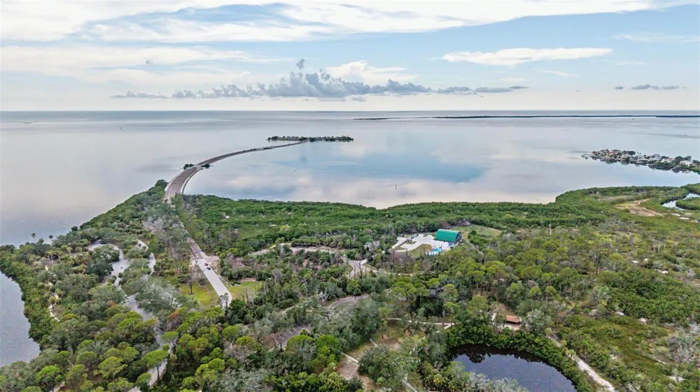 704 BAYSHORE DRIVE Tarpon Springs, FL 34689