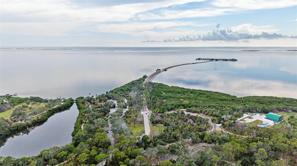 704 BAYSHORE DRIVE Tarpon Springs, FL 34689