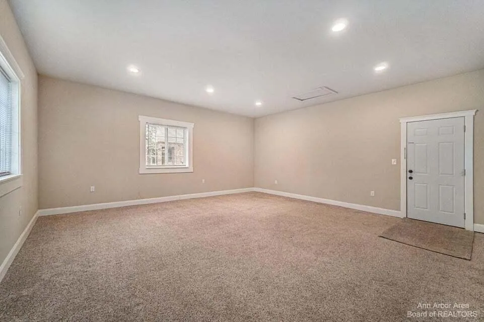1 Maple Village Court Ann Arbor City, MI 48103