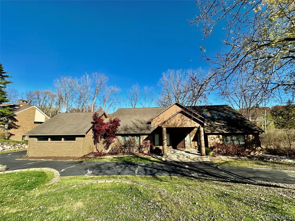 95 Barbara Lane Bloomfield Hills City, MI 48304