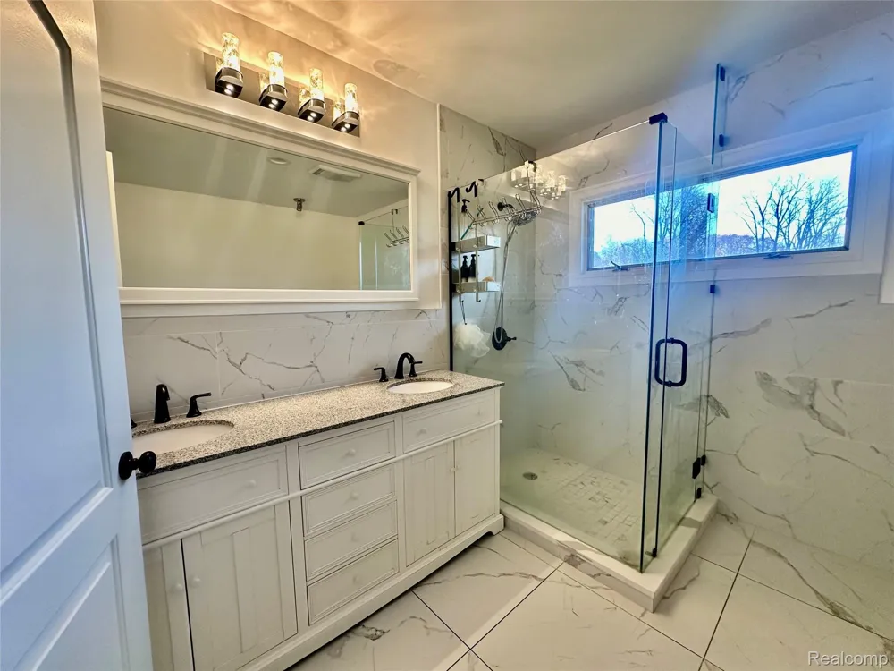 95 Barbara Lane Bloomfield Hills City, MI 48304