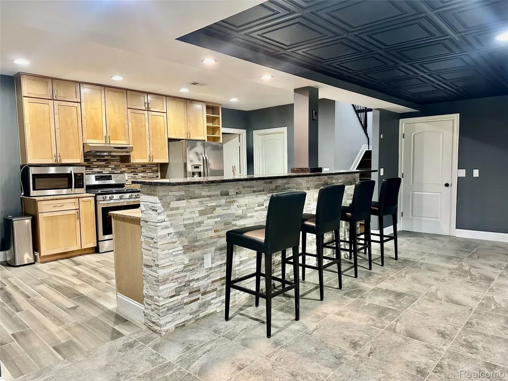 95 Barbara Lane Bloomfield Hills City, MI 48304