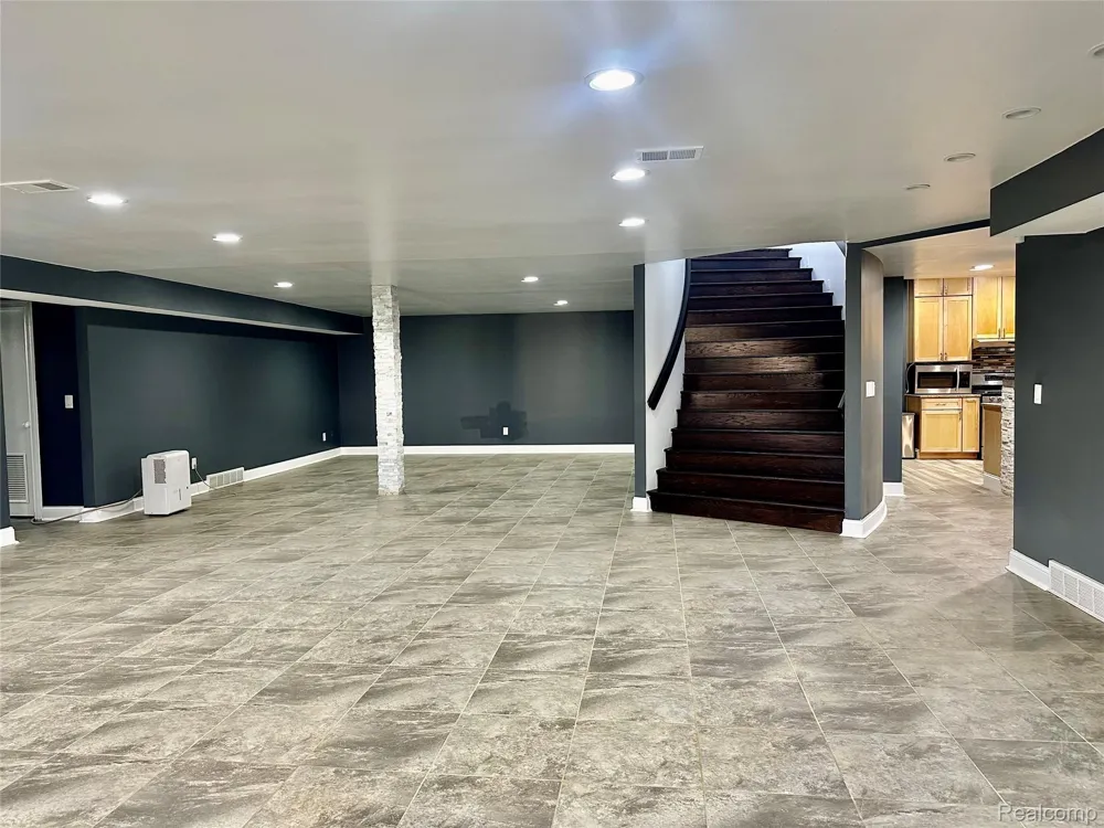 95 Barbara Lane Bloomfield Hills City, MI 48304