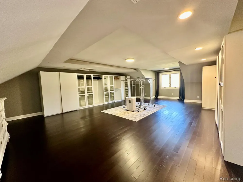 95 Barbara Lane Bloomfield Hills City, MI 48304