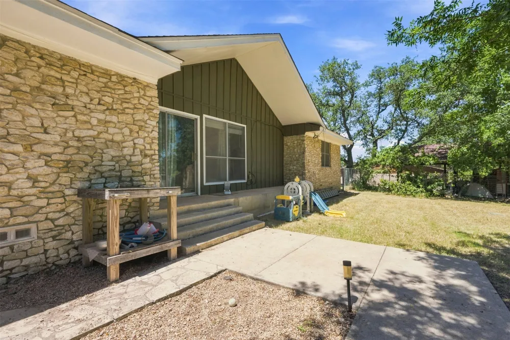 1103 S Willis Street Lampasas, TX 76550