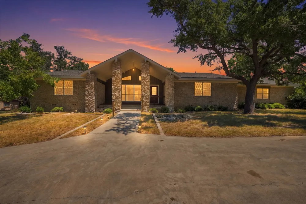 1103 S Willis Street Lampasas, TX 76550