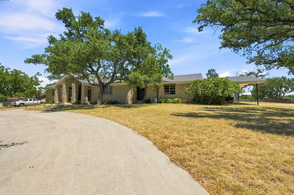 1103 S Willis Street Lampasas, TX 76550
