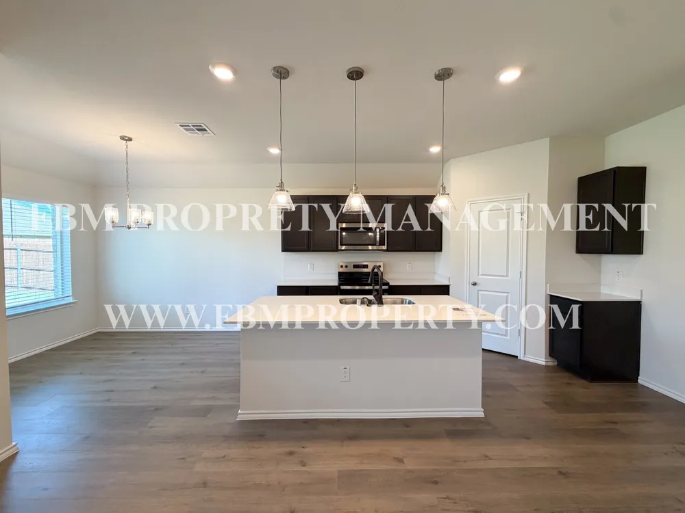 369 Thoroughbred Street Waxahachie, TX 75165