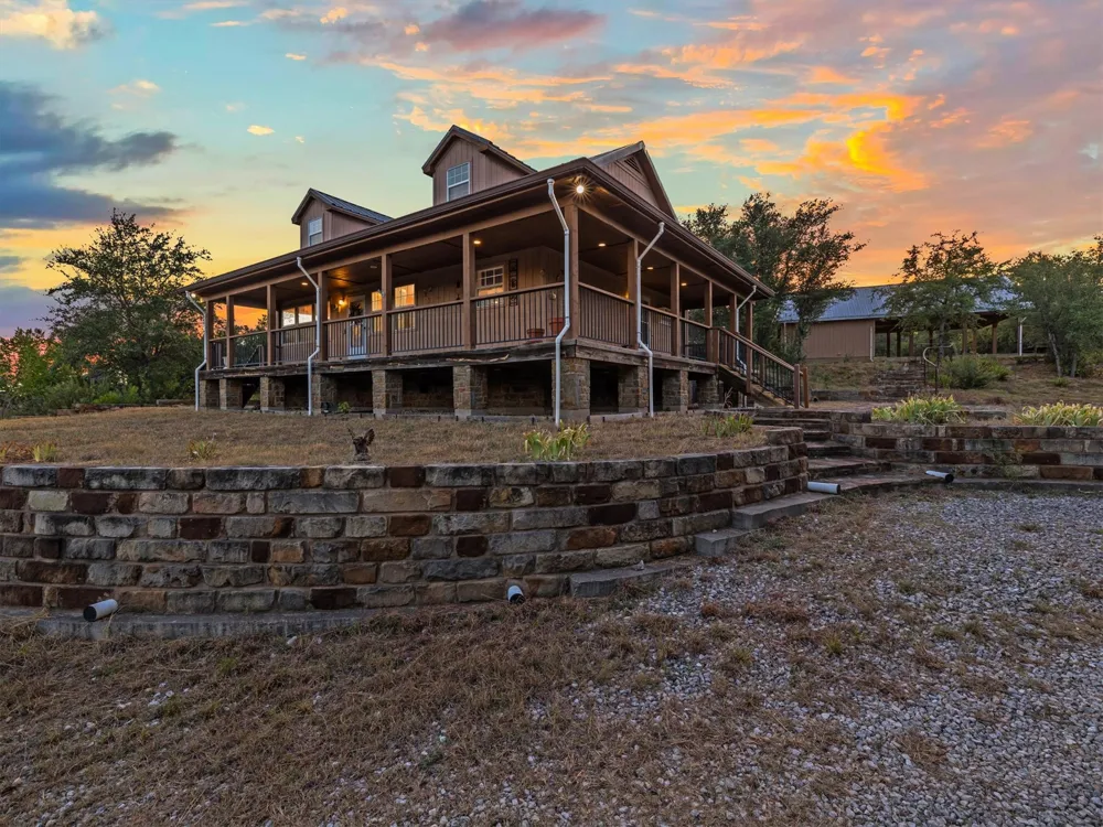 3204 Tabletop Mountain Drive Spicewood, TX 78669