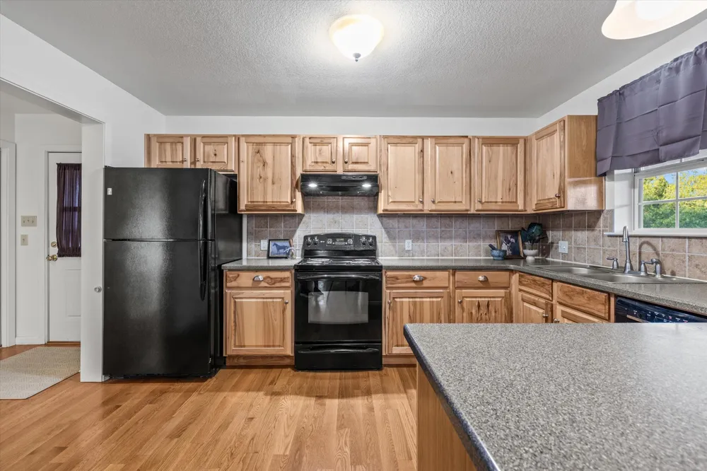 3204 Tabletop Mountain Drive Spicewood, TX 78669