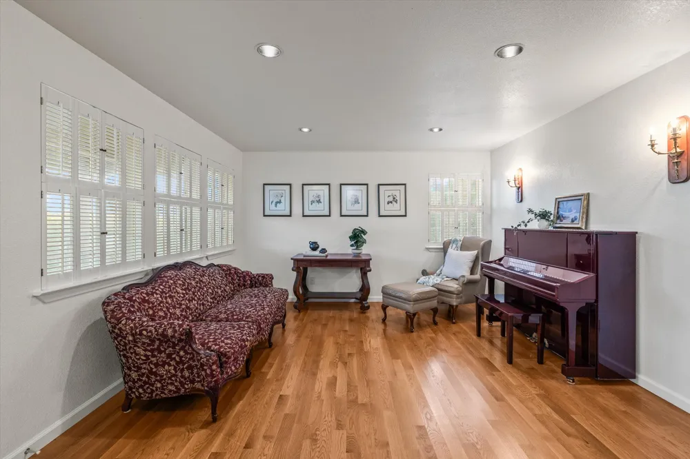 3204 Tabletop Mountain Drive Spicewood, TX 78669