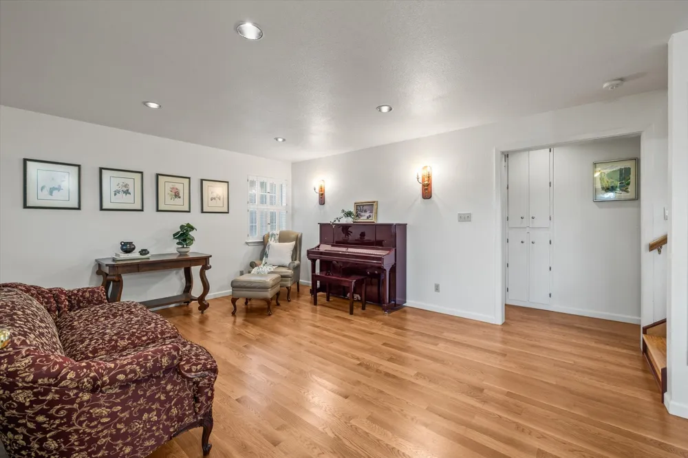 3204 Tabletop Mountain Drive Spicewood, TX 78669