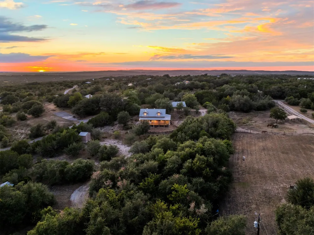3204 Tabletop Mountain Drive Spicewood, TX 78669