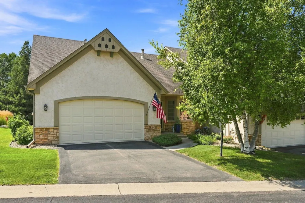 8442 Burlwood Drive Chanhassen, MN 55317