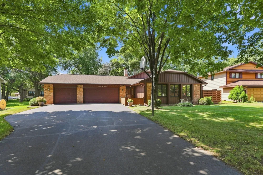 10828 Butternut Street NW Coon Rapids, MN 55448