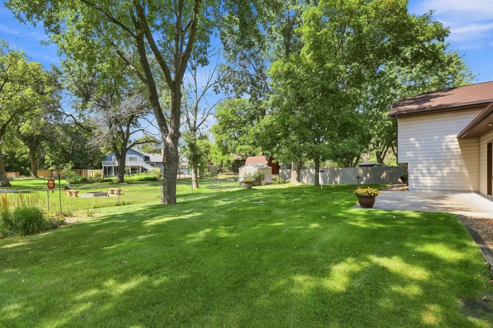 10828 Butternut Street NW Coon Rapids, MN 55448