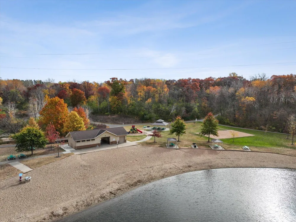 4901 Blake Way Woodbury, MN 55129
