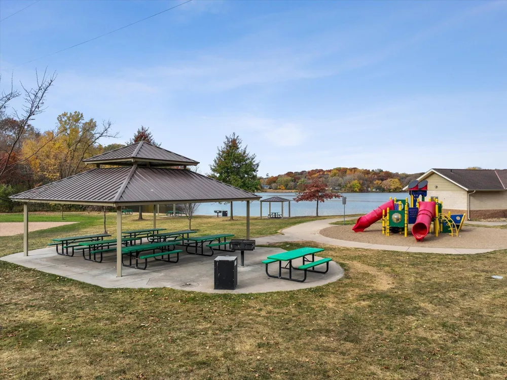 4901 Blake Way Woodbury, MN 55129
