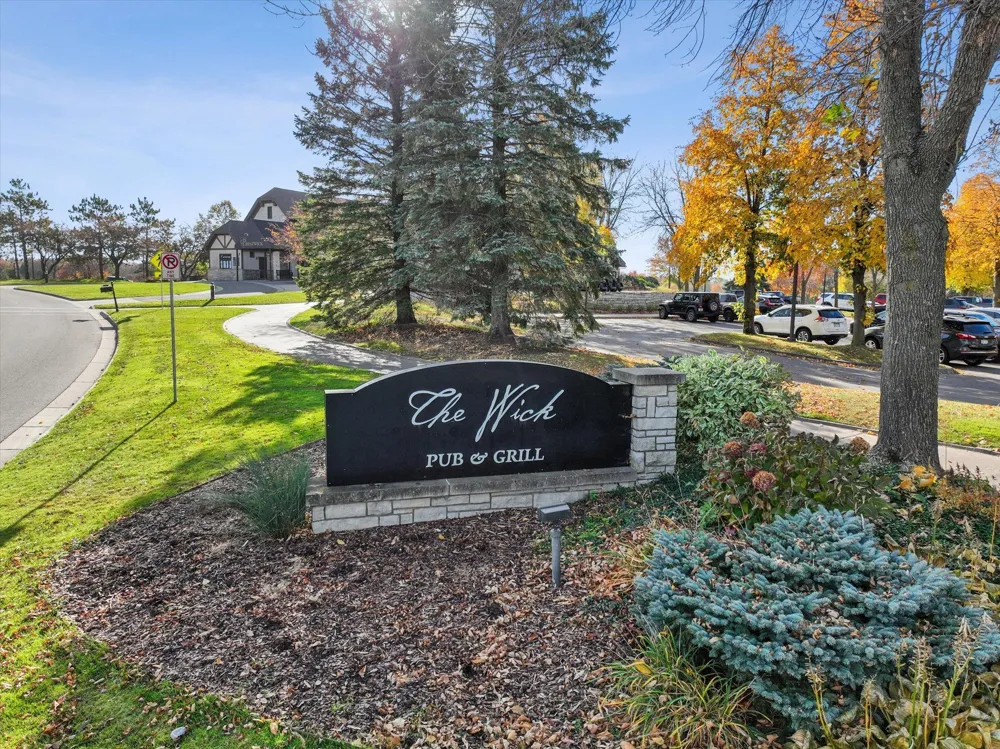 4901 Blake Way Woodbury, MN 55129