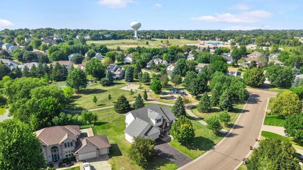 3685 Commonwealth Road Woodbury, MN 55125